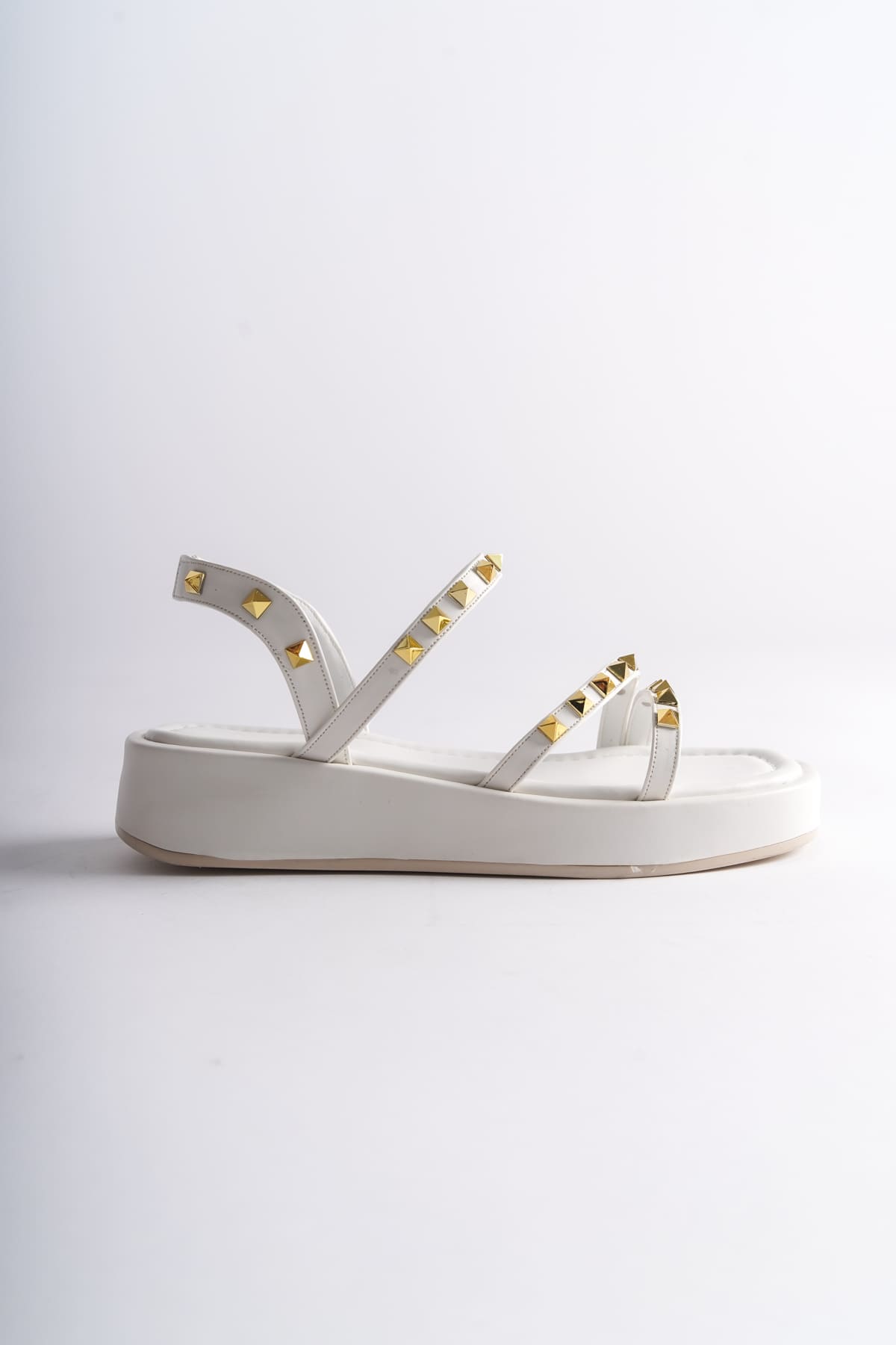 Kadın Zımbalı Sandalet